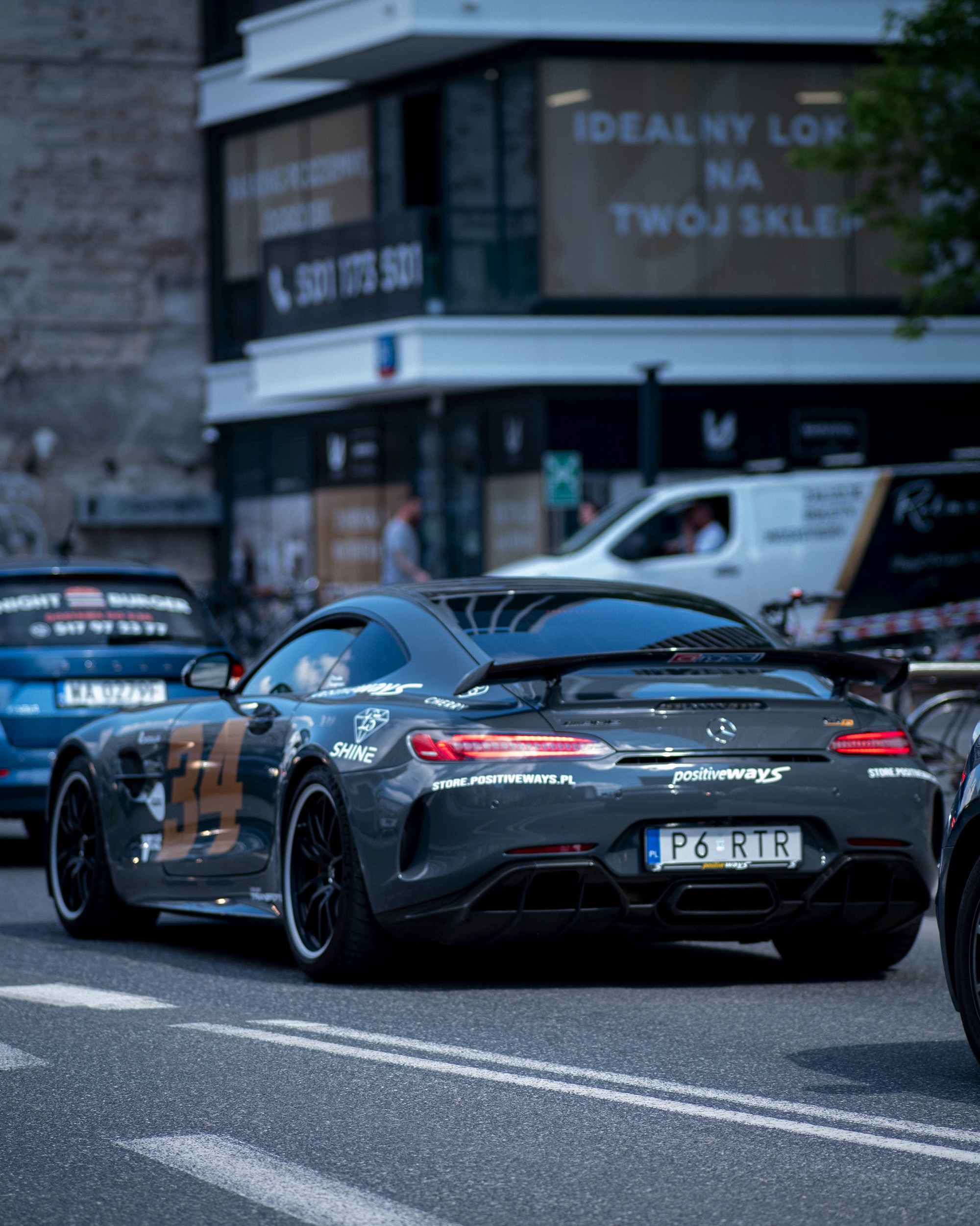Choisir entre importation vehicule etats unis ou importation voiture anglaise en france pexels mateusz 12499758 - Choisir entre importation vehicule etats unis ou importation voiture anglaise en france